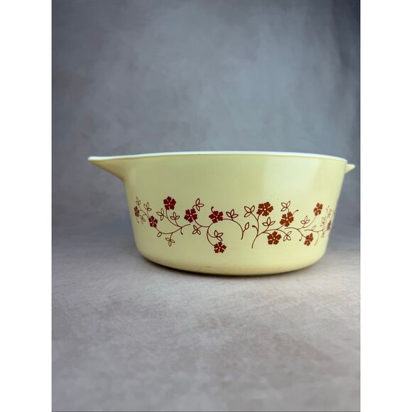 Vintage Pyrex Trailing Flowers 475-B Light Yellow Casserole Dish 2 1/2 QT - Picture 2 of 12